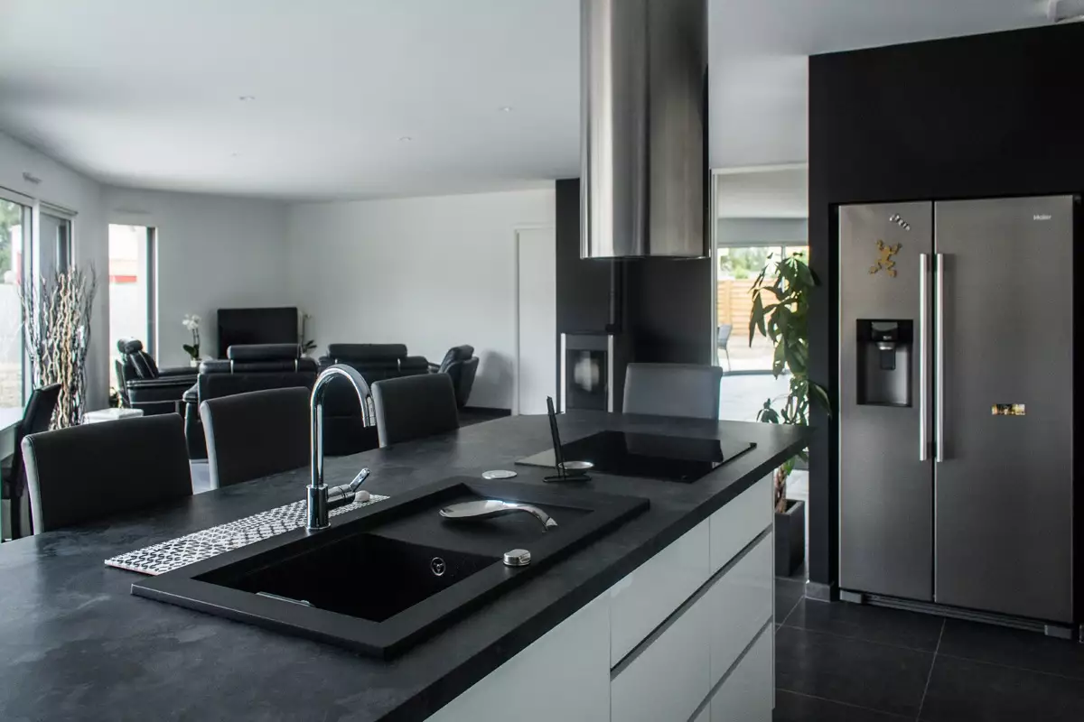 maison plain-pied moderne toiture tuiles 44 1