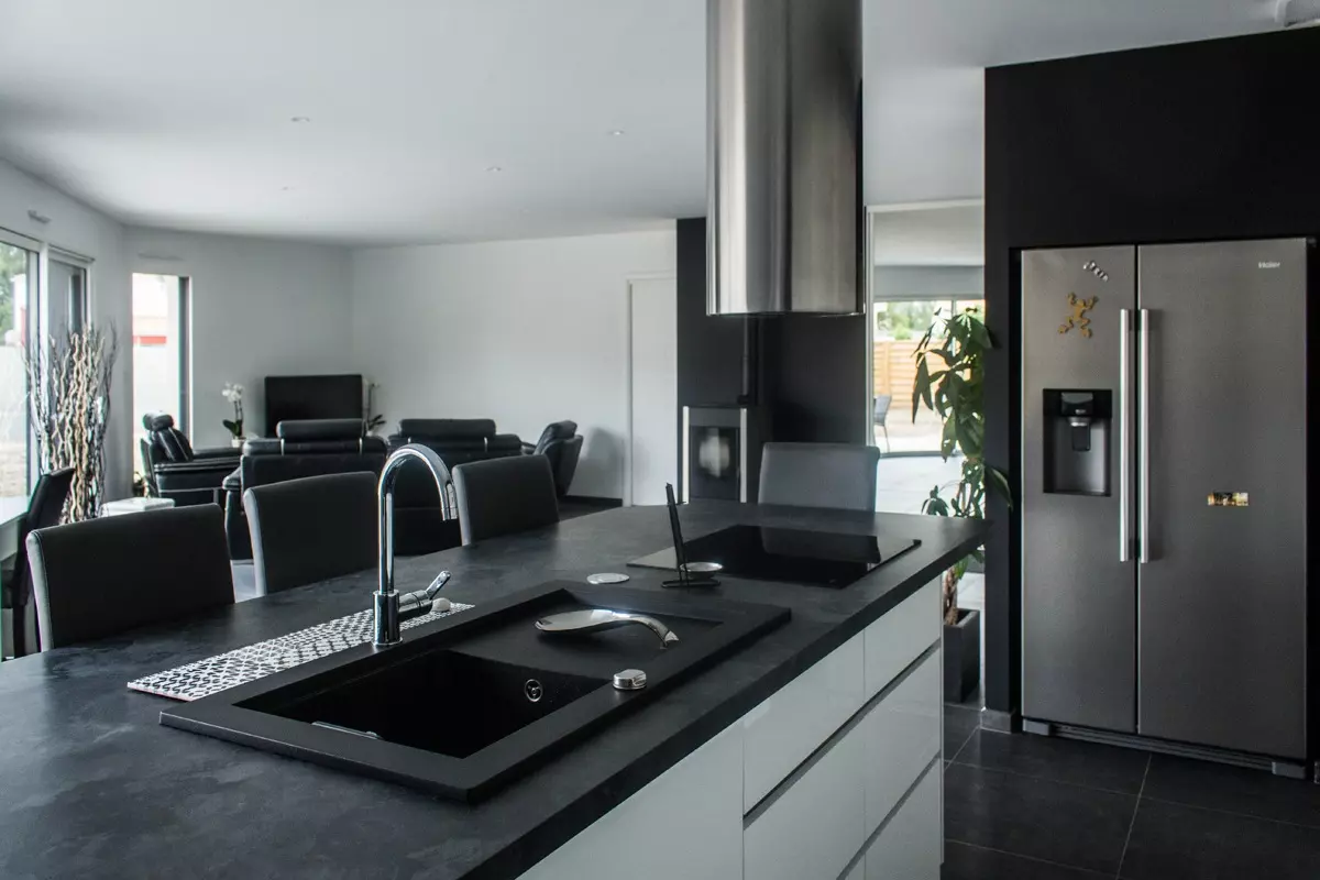 maison plain-pied moderne toiture tuiles 44 1