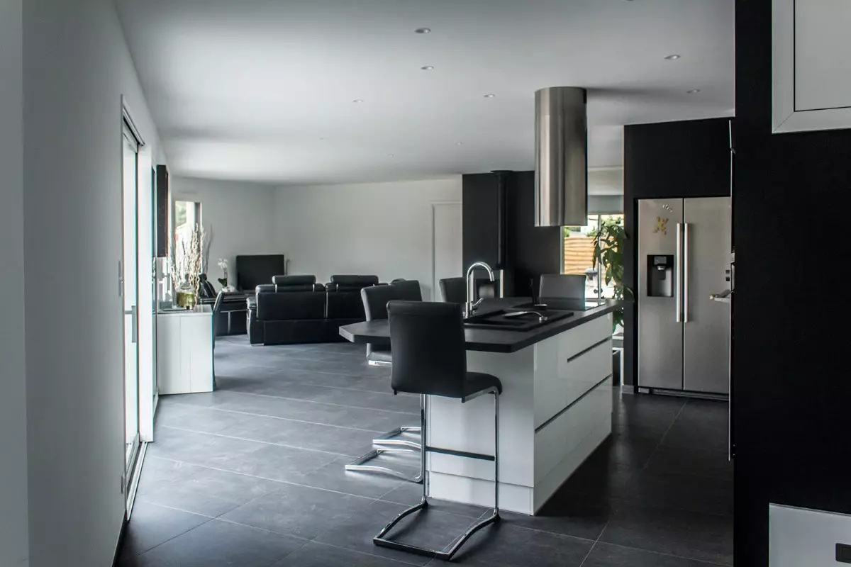 maison plain-pied moderne toiture tuiles 44 2