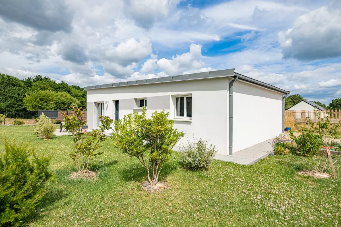 plan-maison-plain-pied-3-chambres-en-finistere-sud-vue-de-cote-jardin