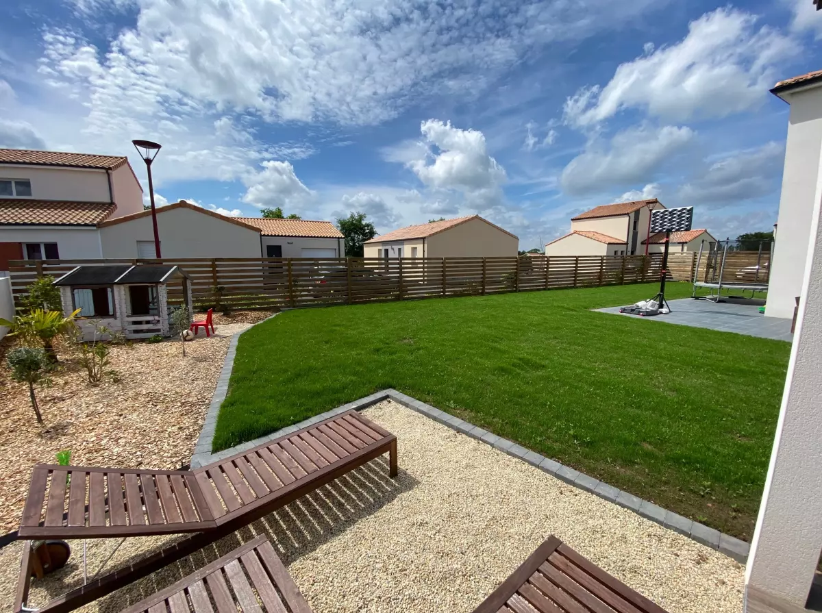 Maison cubique construction traditionnelle Nantes 1