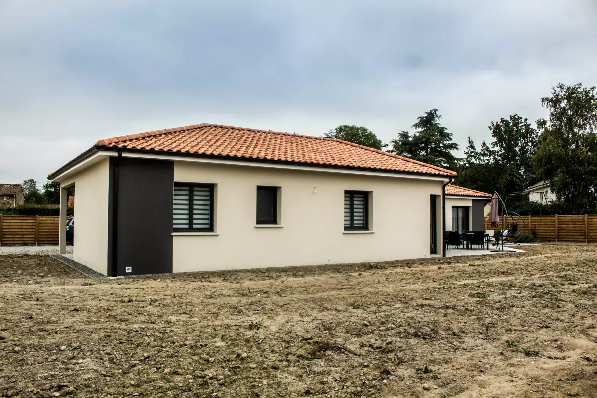 maison-plain-pied-3-chambres-Sud-Loire vue-cote-jardin-est